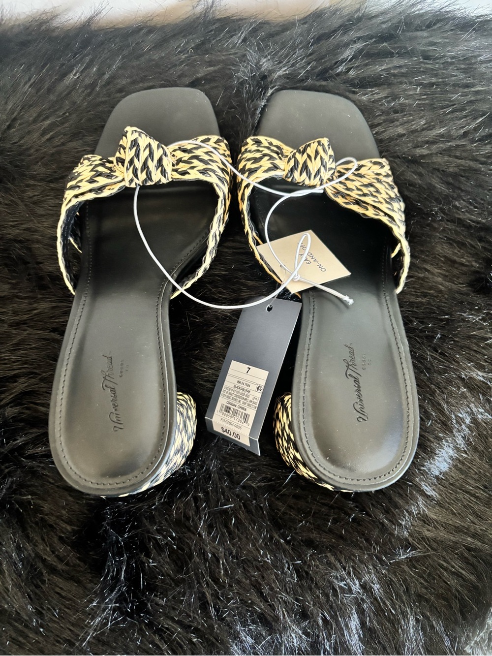 NWT Universal Thread Woven Bow-Accent Slide Sandals in Black and Natural, Size 7 - Picture 4 of 6